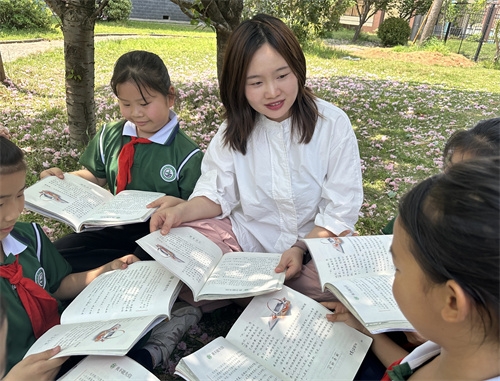 ��ʦ��ɣ�פ������������