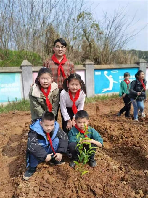 �ܶ����ഺ�������ĵ�ɫ