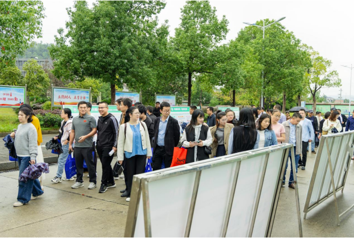 �ӿ��õ�ʵ��������Сѧ���Ͷ�+˼��������������ѧԱ���ѧϰ